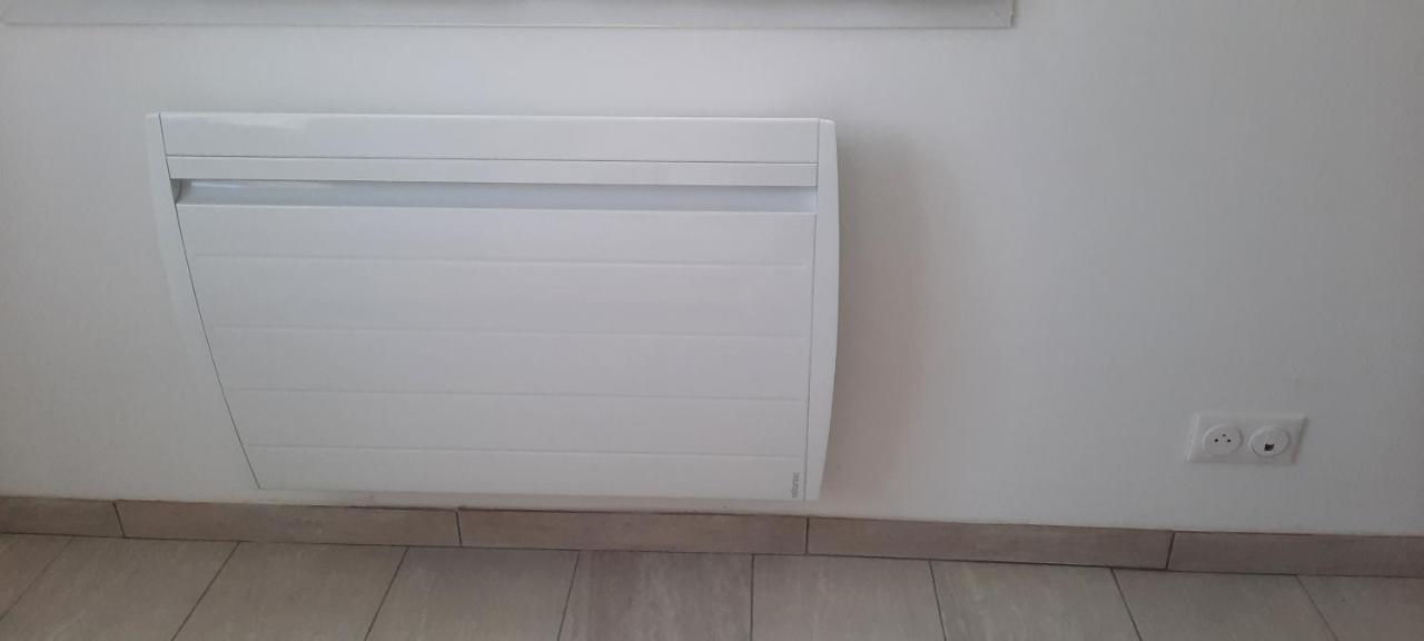 Studio Parking Gratuit Sur Place Claye Souilly Luaran gambar