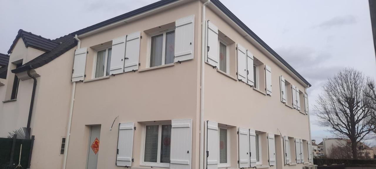 Studio Parking Gratuit Sur Place Claye Souilly Luaran gambar